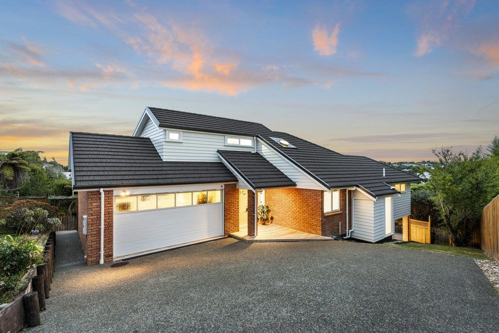 Front exterior of 2/37 Woodlands Crescent, Browns Bay